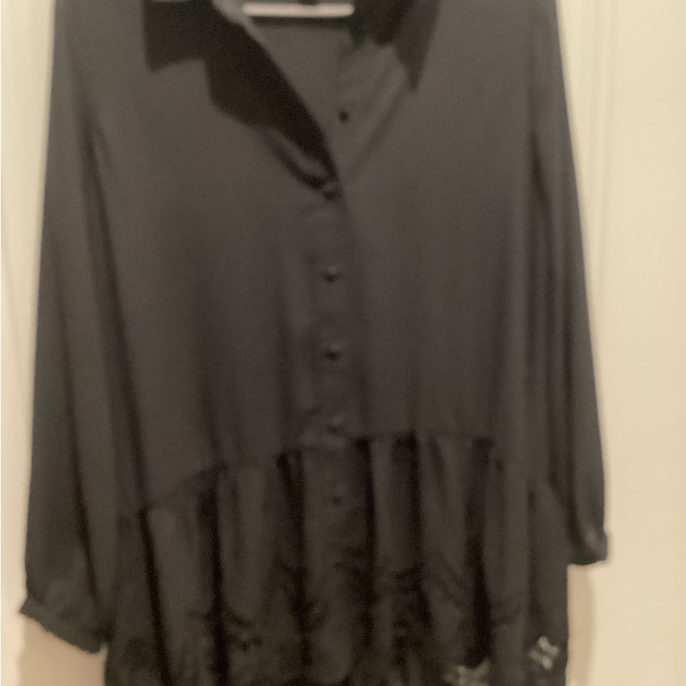 Vince Camuto Black Button-Down Peplum Hem Shirt